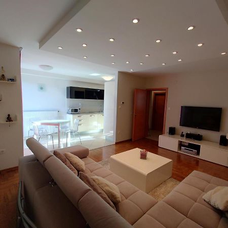 Apartman Mare Nostrum**** Appartement Rijeka Buitenkant foto