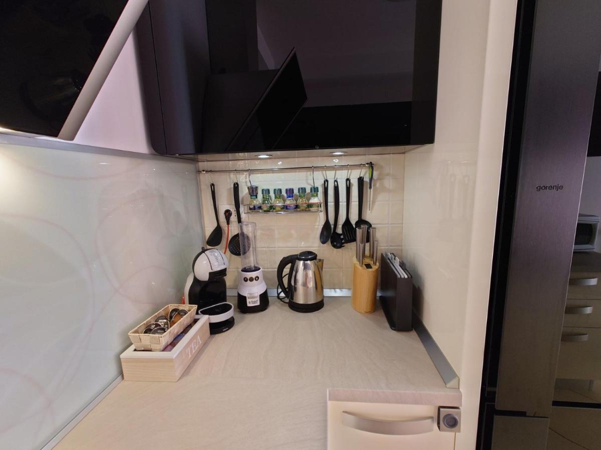Apartman Mare Nostrum**** Appartement Rijeka Buitenkant foto