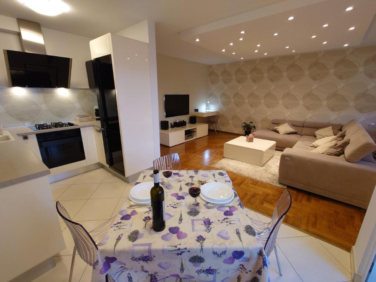 Apartman Mare Nostrum**** Appartement Rijeka Buitenkant foto